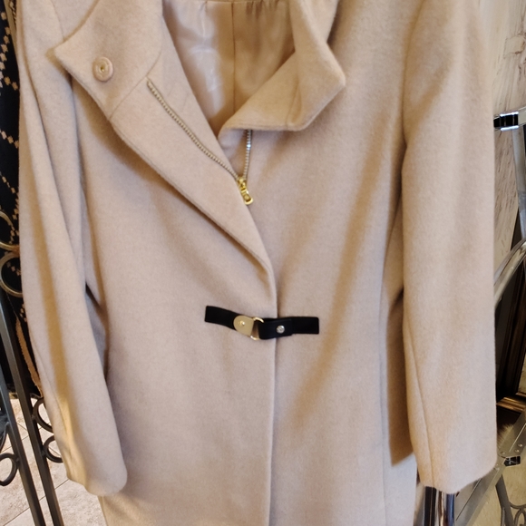 Beige Wool Coat with Black Accents - Picture 2 of 9